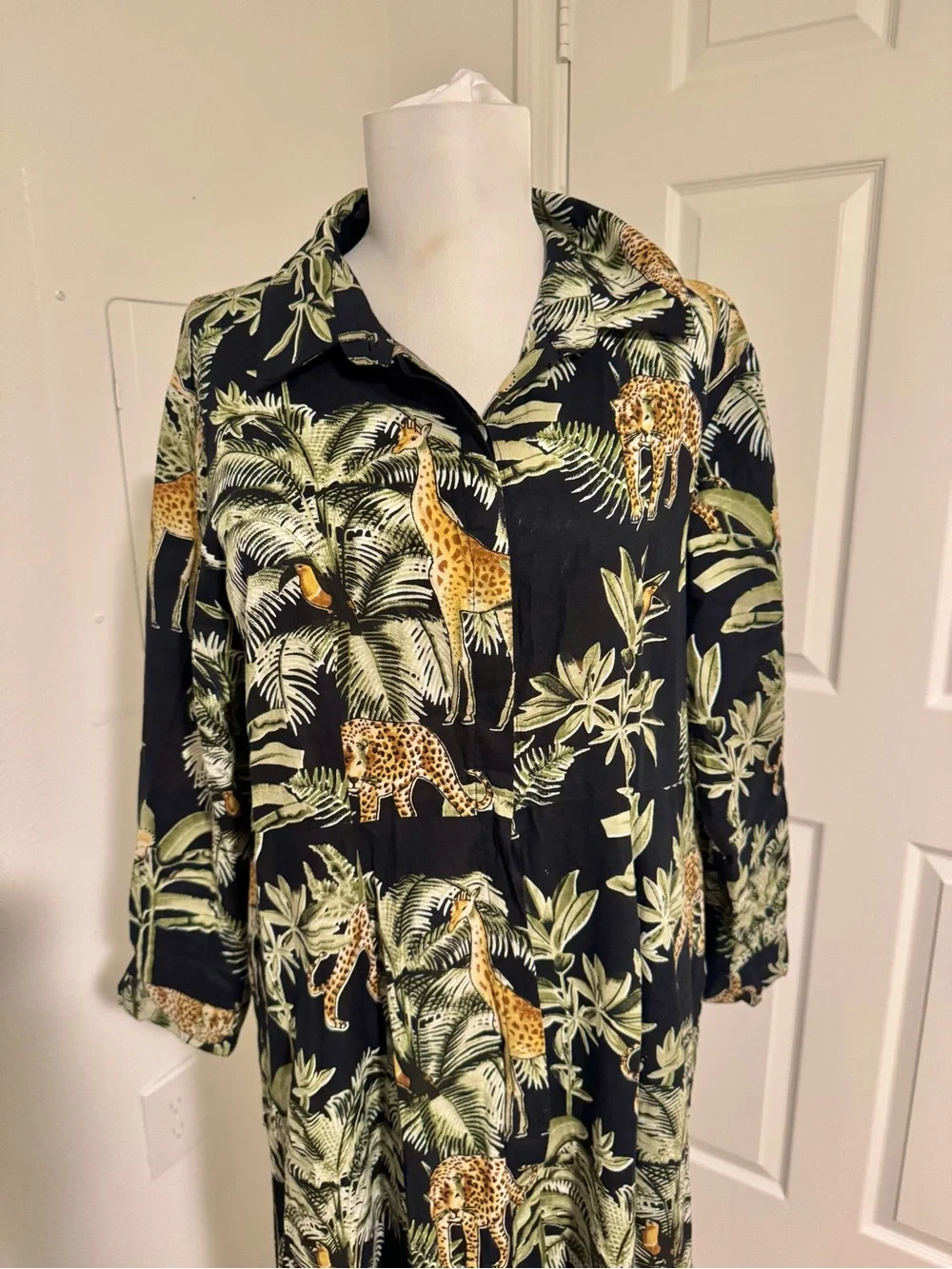 Guadeloupe Bianca Collared Maxi Dress RainForest Animal Print Size M